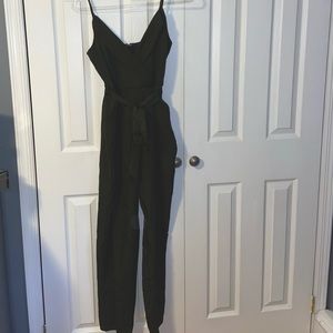 Olive green jumpsuit!💚